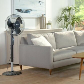 Honeywell HSF600BE4 staande ventilator zwart 45 cm in woonkamer